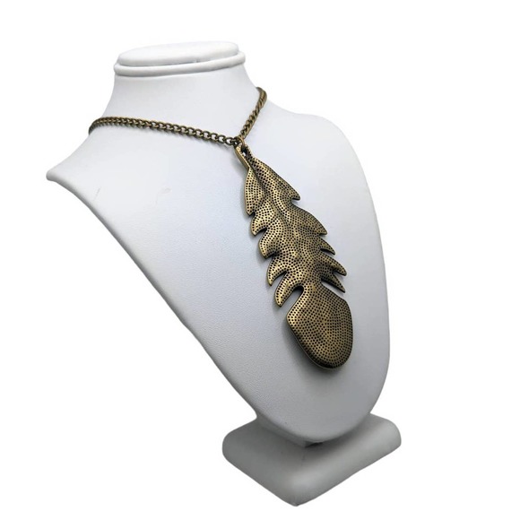 Southwest Boho Feather Necklace in Brass Gorgeous - Picture 8 of 8
